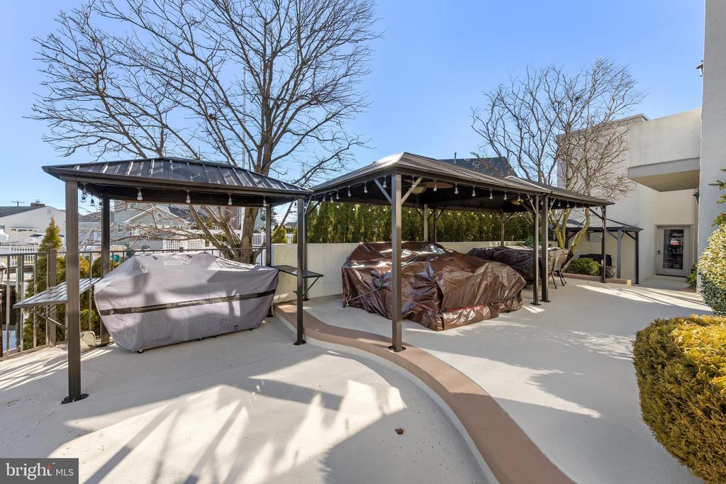915 SHENANDOAH DRIVE