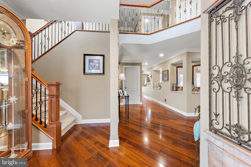 915 SHENANDOAH DRIVE