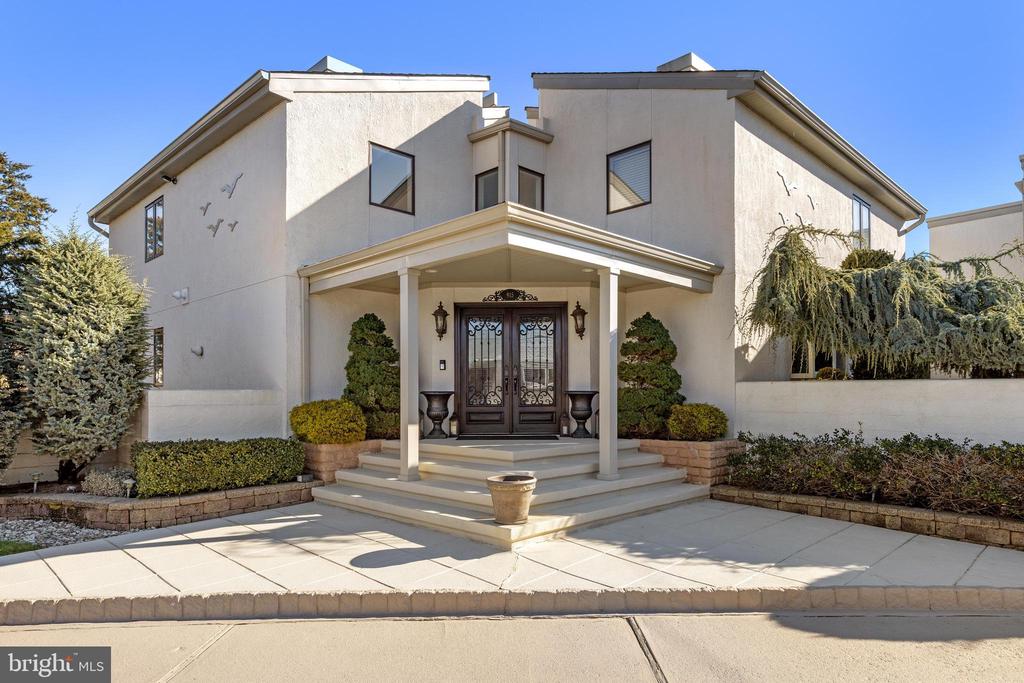 915 SHENANDOAH DRIVE