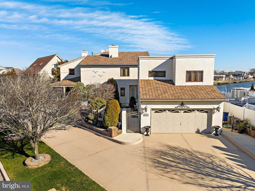 915 SHENANDOAH DRIVE
