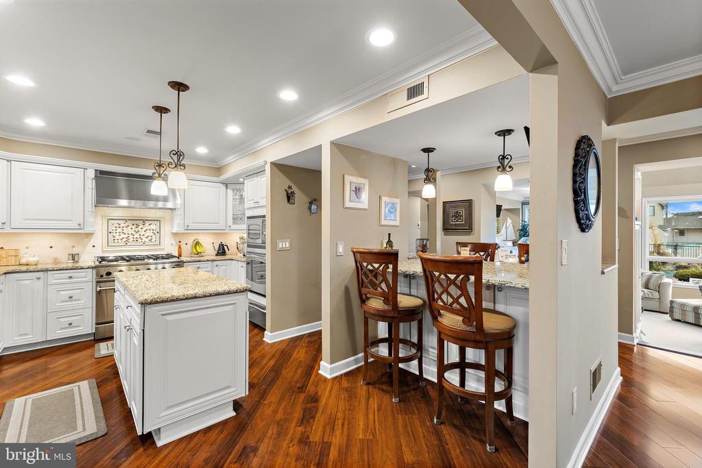 915 SHENANDOAH DRIVE