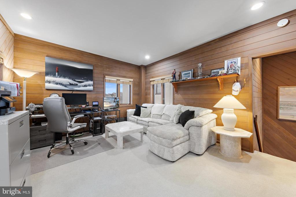 915 SHENANDOAH DRIVE