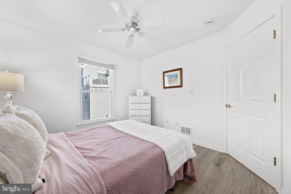 7 W JULIA AVENUE