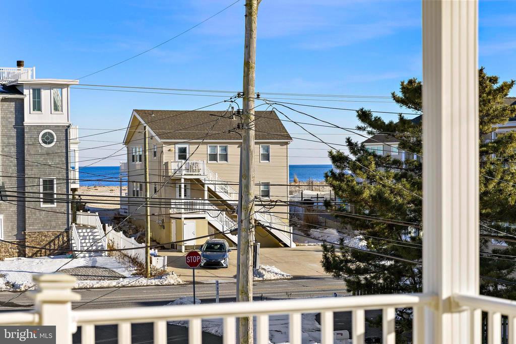7 W JULIA AVENUE