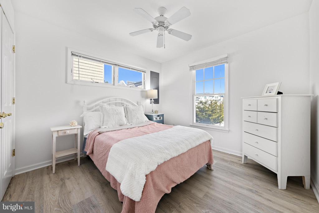 7 W JULIA AVENUE