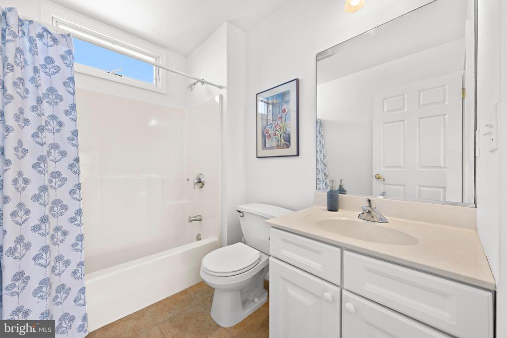 7 W JULIA AVENUE