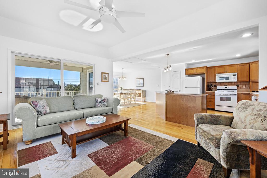 7 W JULIA AVENUE