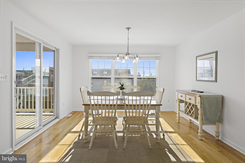 7 W JULIA AVENUE