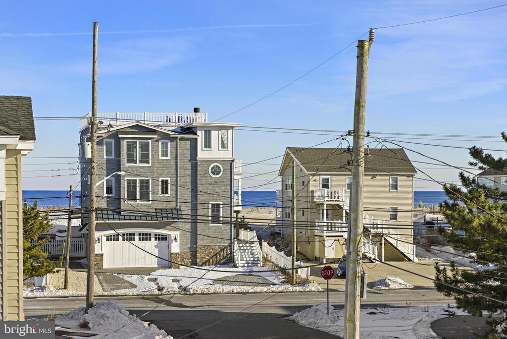 7 W JULIA AVENUE