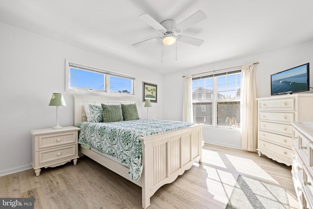 7 W JULIA AVENUE
