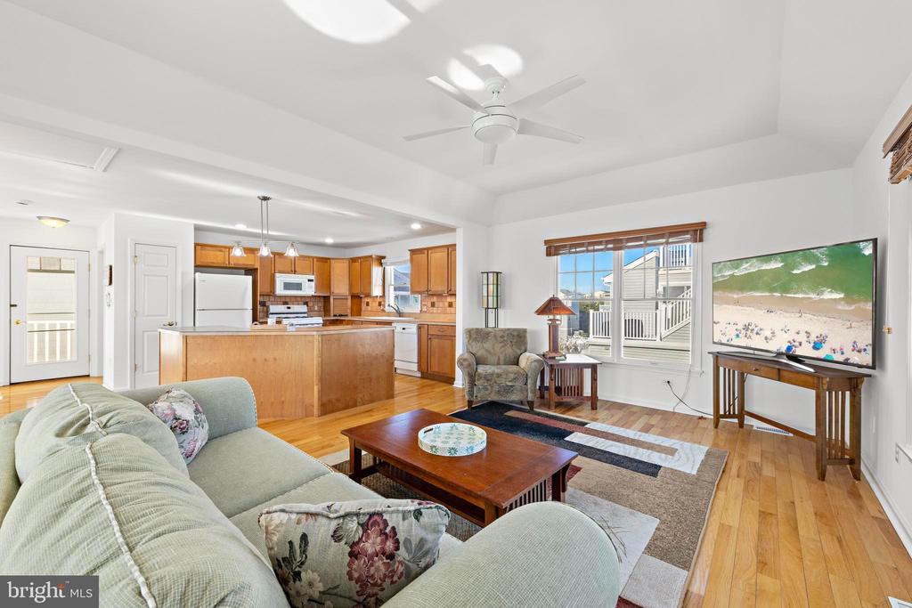 7 W JULIA AVENUE