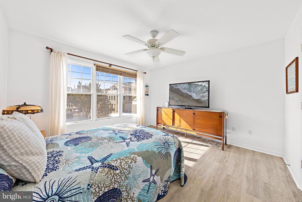 7 W JULIA AVENUE