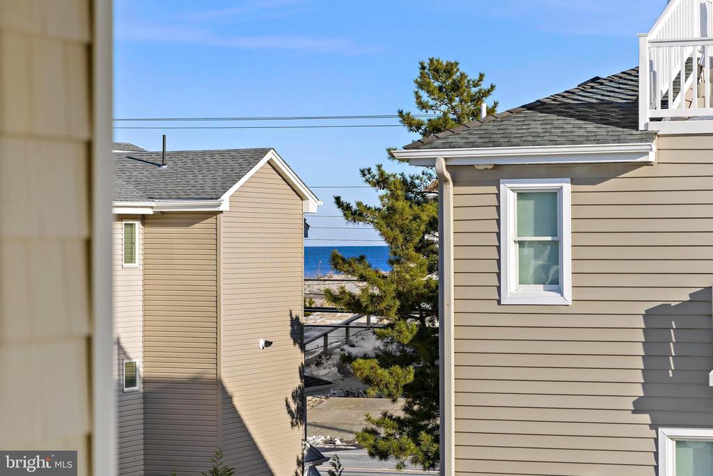 7 W JULIA AVENUE