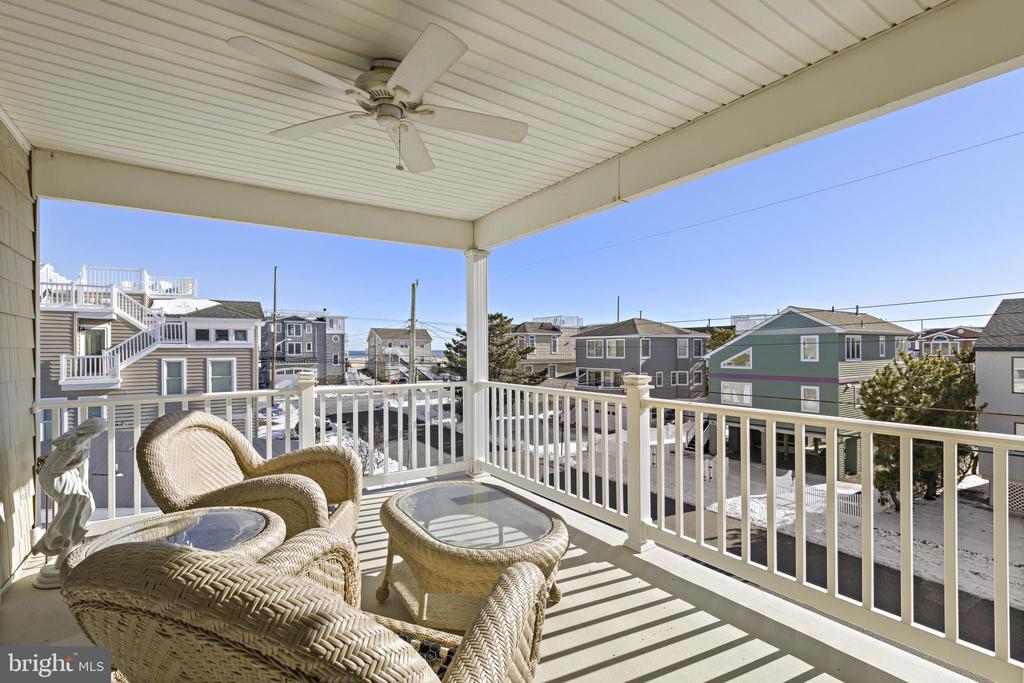 7 W JULIA AVENUE