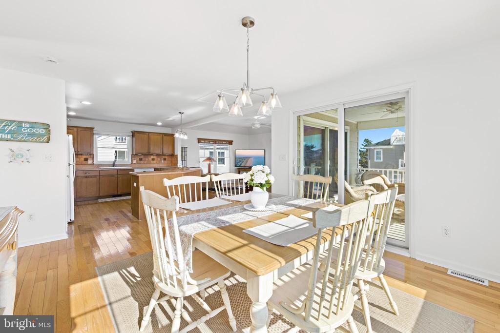 7 W JULIA AVENUE