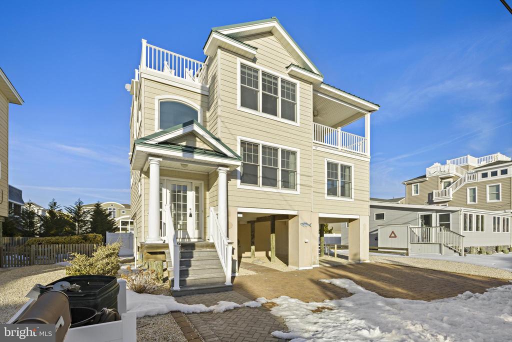 7 W JULIA AVENUE