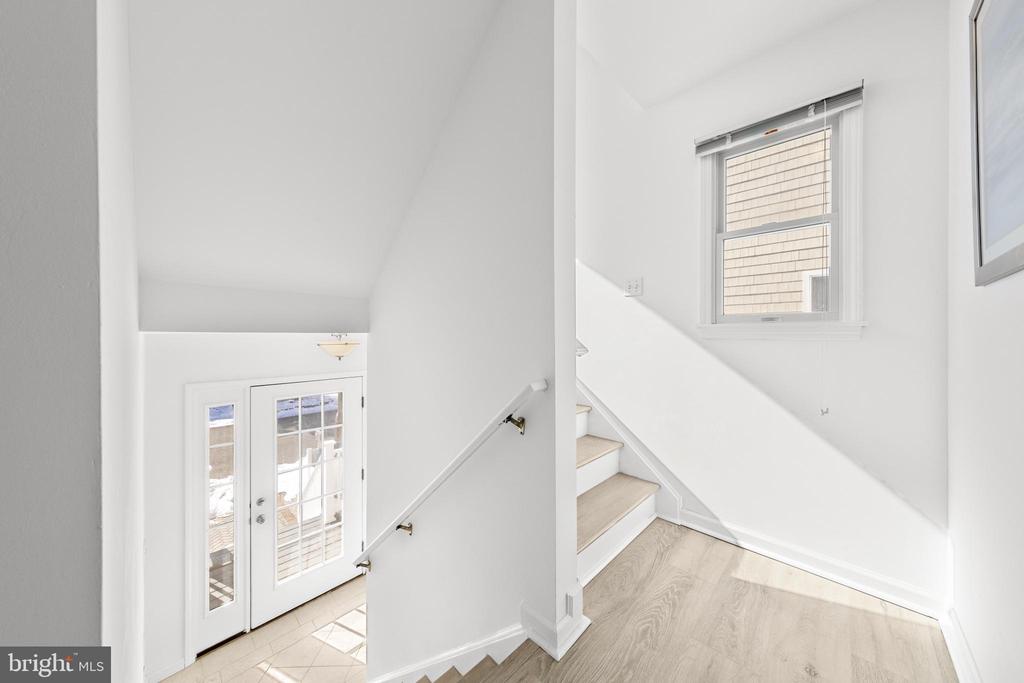 7 W JULIA AVENUE