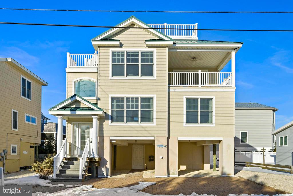 7 W JULIA AVENUE