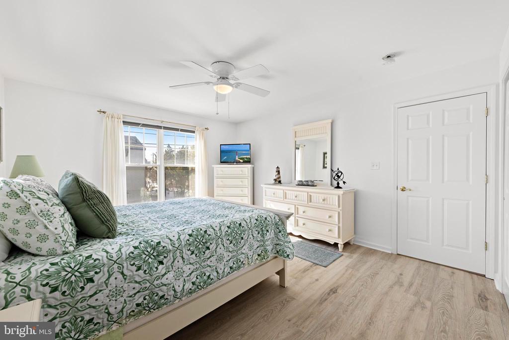 7 W JULIA AVENUE