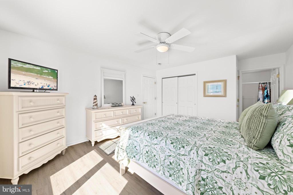 7 W JULIA AVENUE