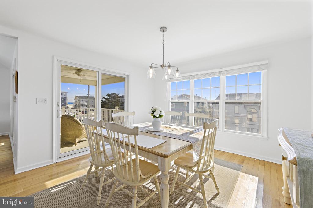 7 W JULIA AVENUE