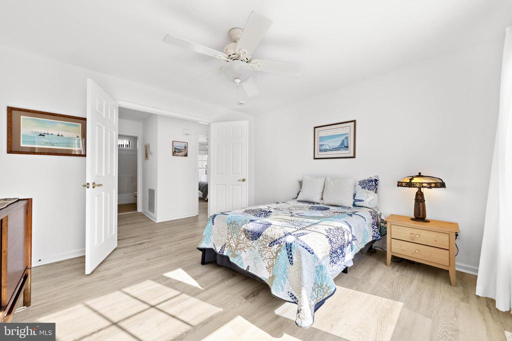 7 W JULIA AVENUE