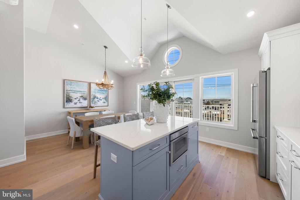 415 N BAY AVENUE 3