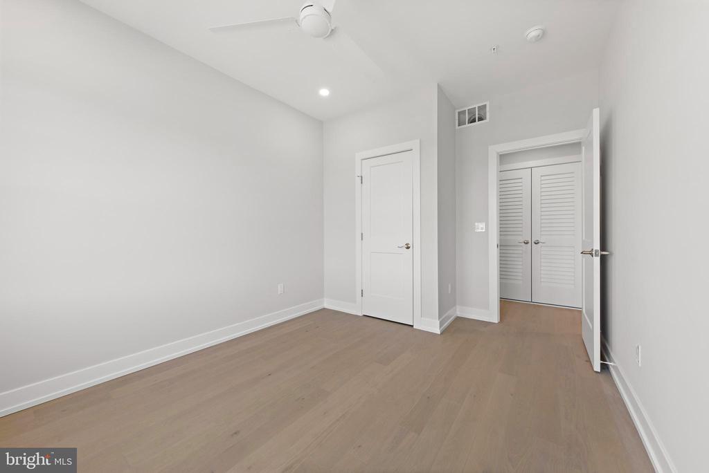 415 N BAY AVENUE 3