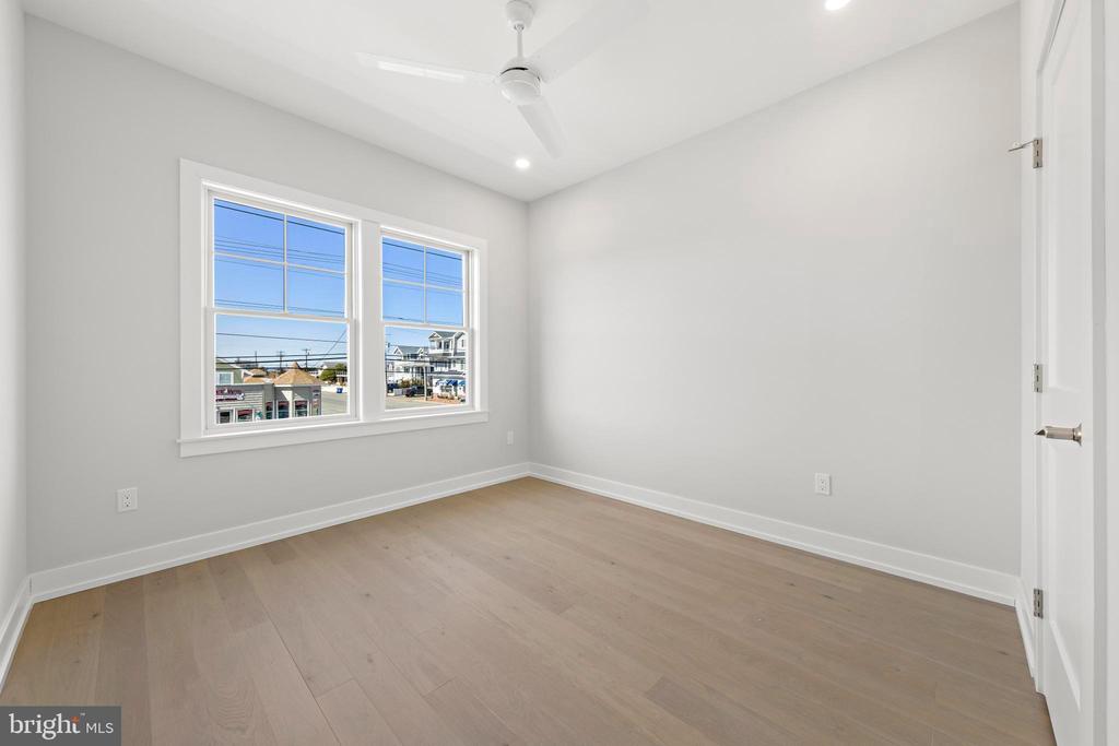 415 N BAY AVENUE 3