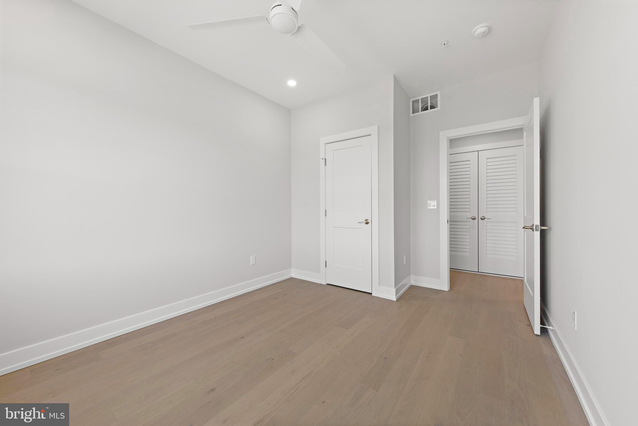415 N BAY AVENUE 4