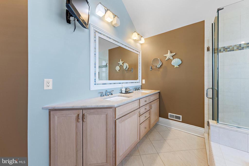 359 W 12TH STREET