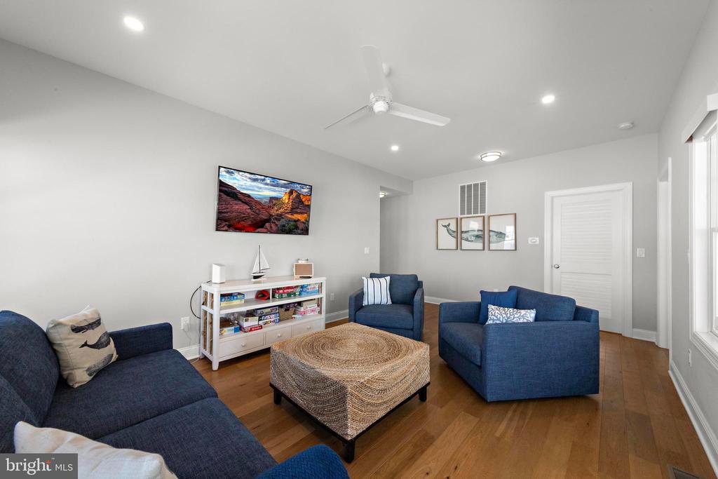 30 W HARDING AVENUE