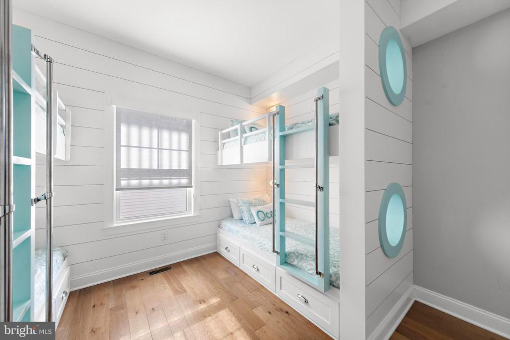 30 W HARDING AVENUE