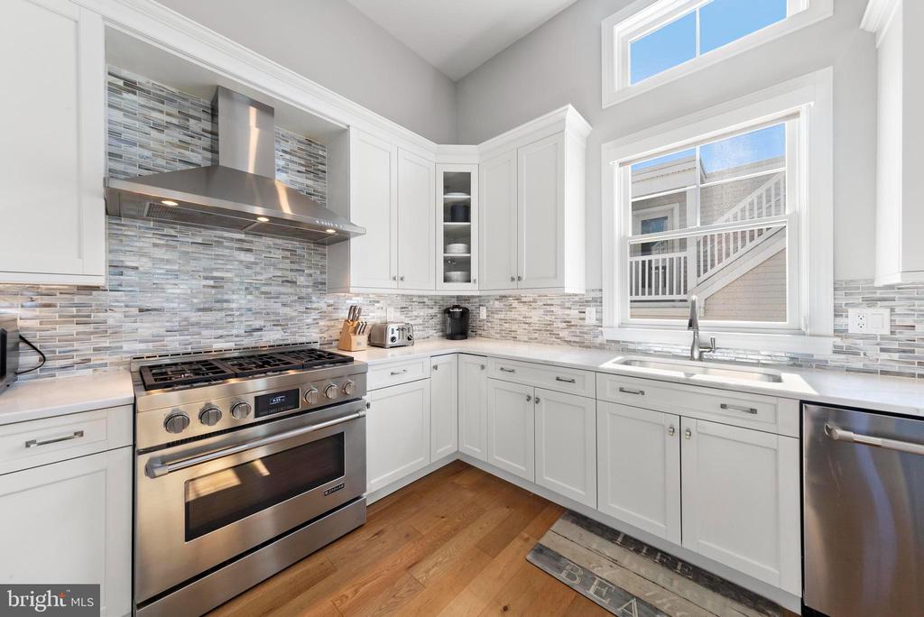 30 W HARDING AVENUE