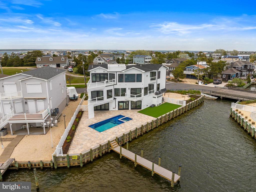 1 CEDARS AVENUE