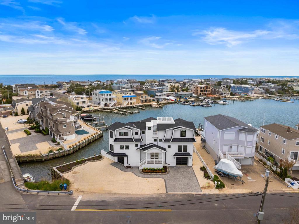 1 CEDARS AVENUE