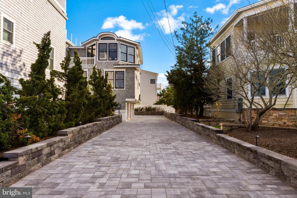 11 E 30TH STREET