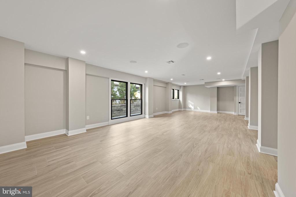11 E 30TH STREET