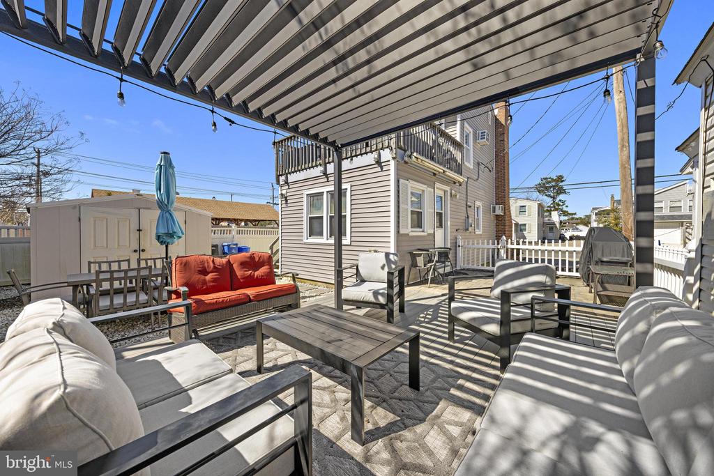 8 E MARYLAND AVENUE