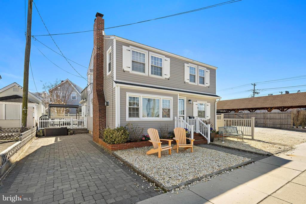8 E MARYLAND AVENUE