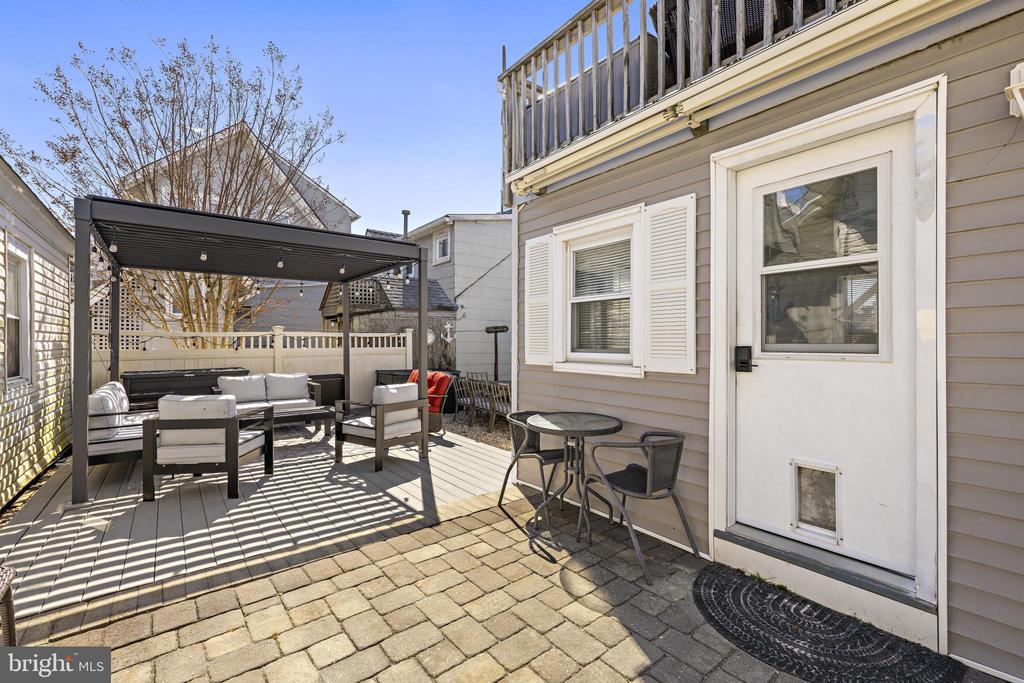 8 E MARYLAND AVENUE