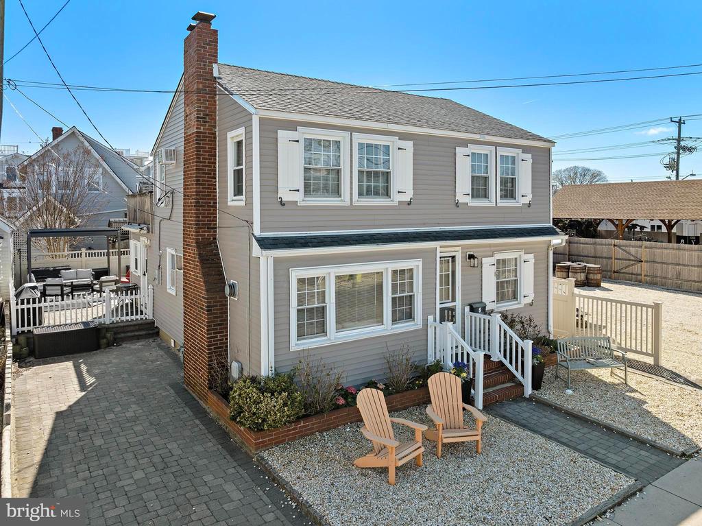 8 E MARYLAND AVENUE