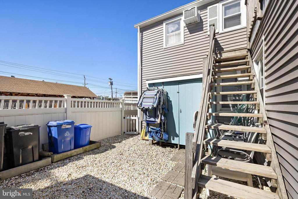 8 E MARYLAND AVENUE
