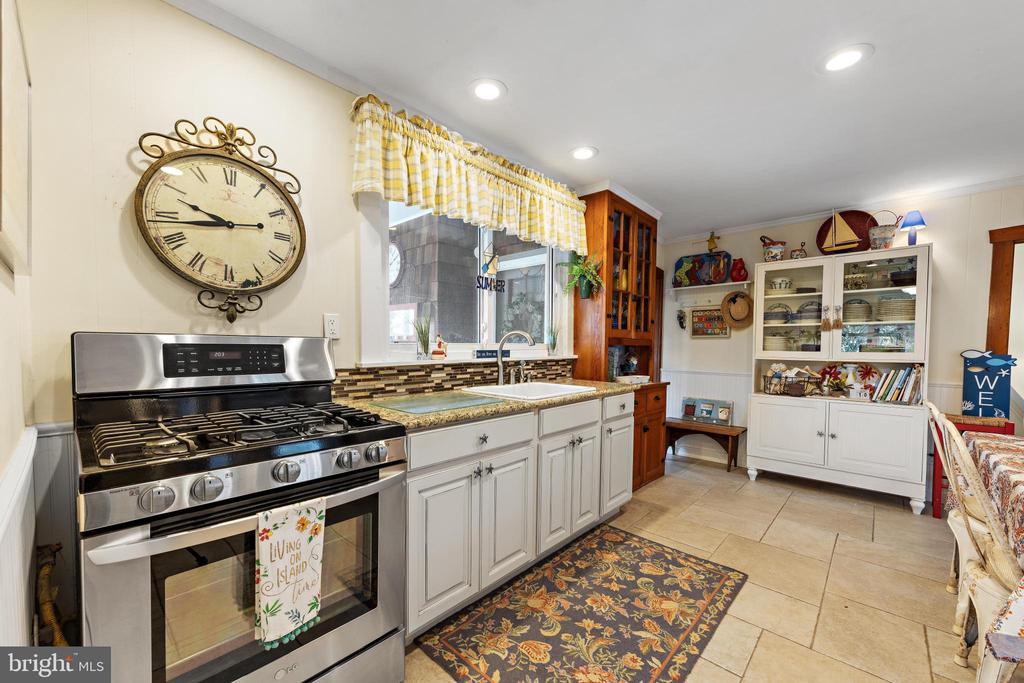 276 N 11TH STREET