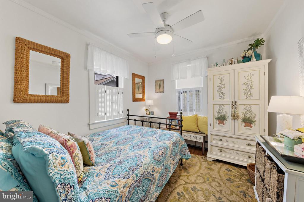 276 N 11TH STREET