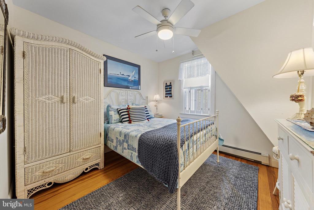 276 N 11TH STREET