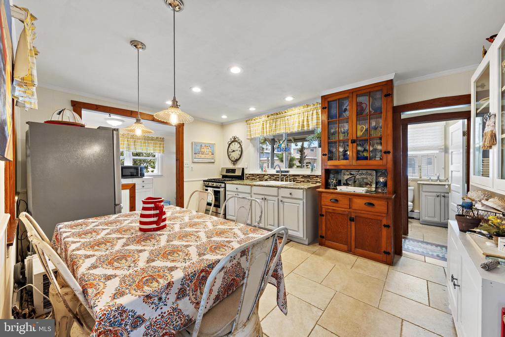 276 N 11TH STREET