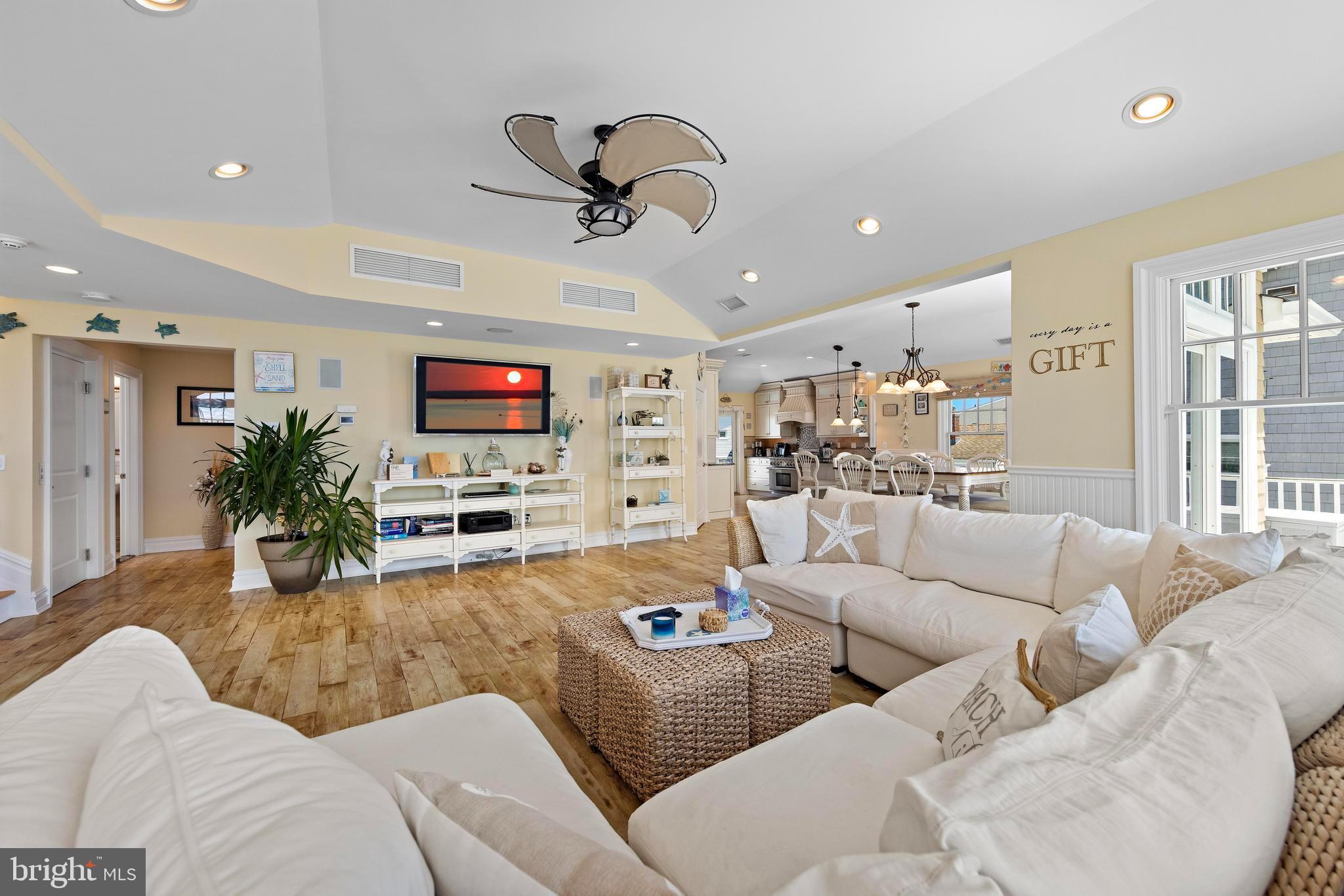 23 E 42ND STREET