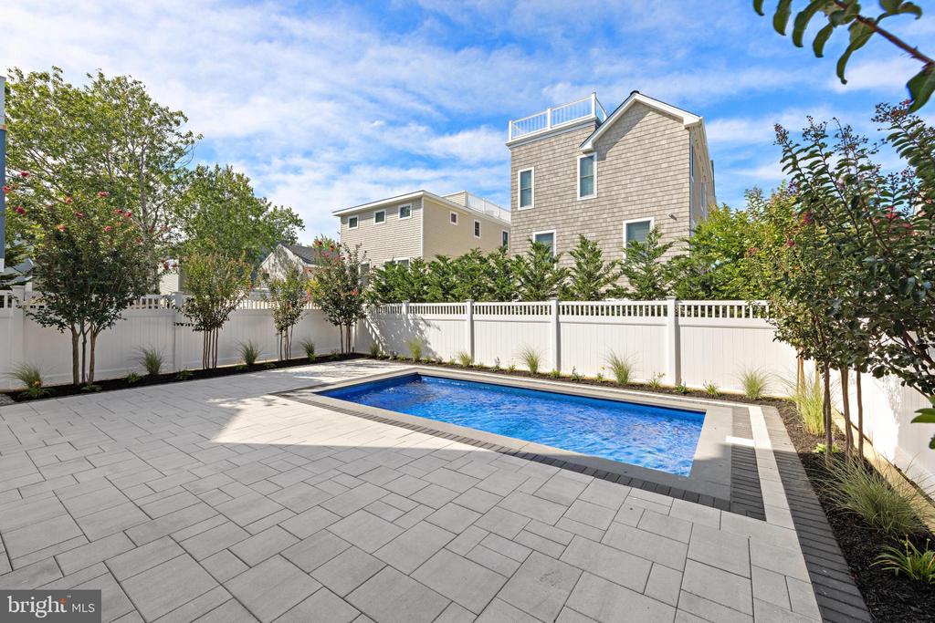 7 E 19TH STREET