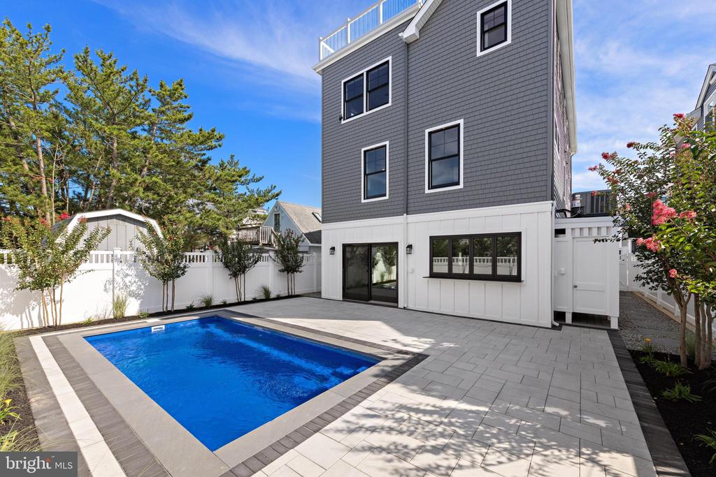 7 E 19TH STREET